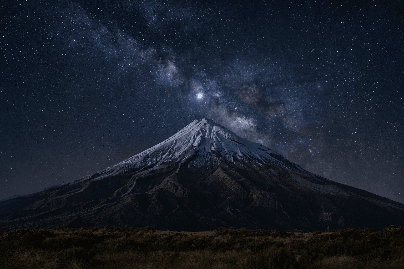 Puanga above Maunga Taranaki
